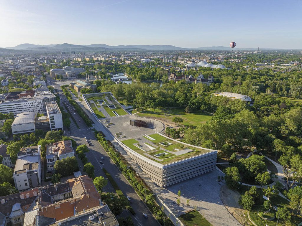 O uriașă linie curbă. Noul Muzeu de Etnografie din Budapesta