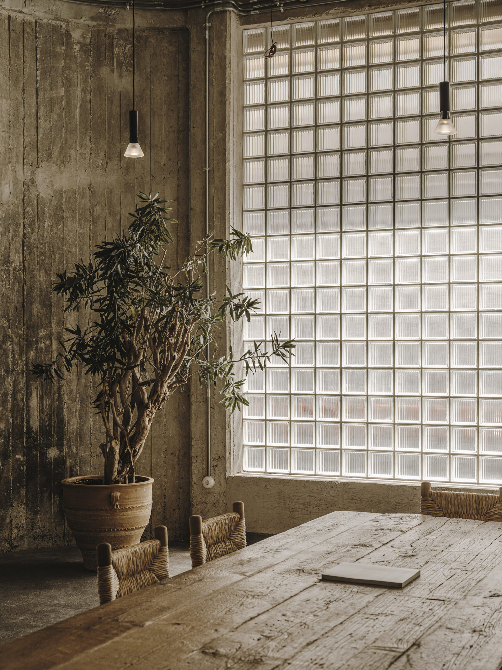 10AM LOFTS: rezidență creativă în centrul Atenei