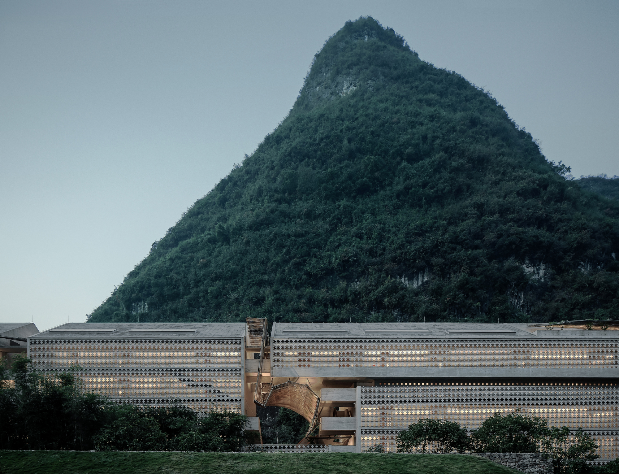 Reconversia ca atitudine sustenabilă. Fosta fabrică de zahăr și noul Hotel Alila Yanhshuo de Vector Architects