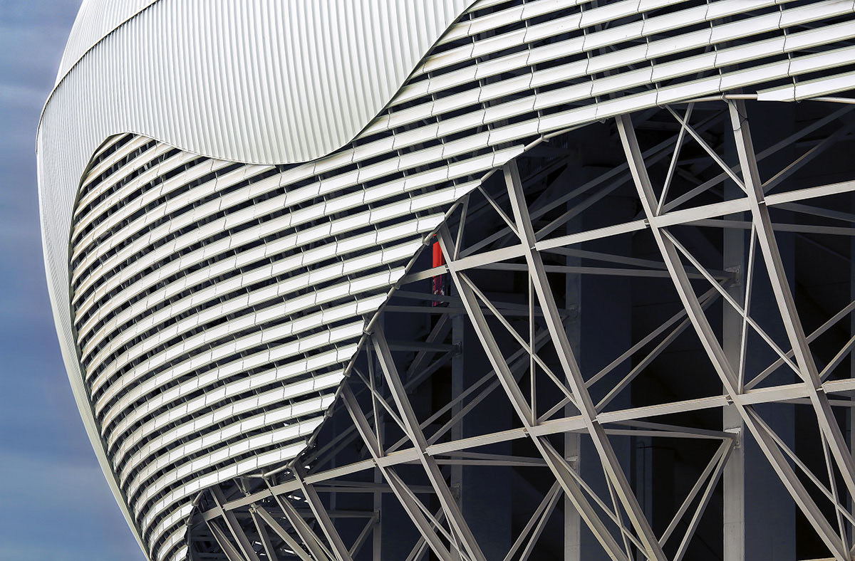 Stadionul „Ion Oblemenco”: unul din cele 8 stadioane de design din România