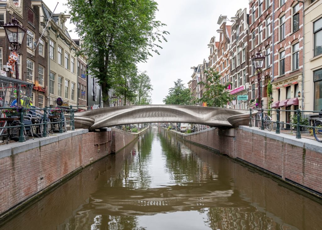 Primul pod din oţel inoxidabil imprimat 3D din lume a fost inaugurat în Amsterdam