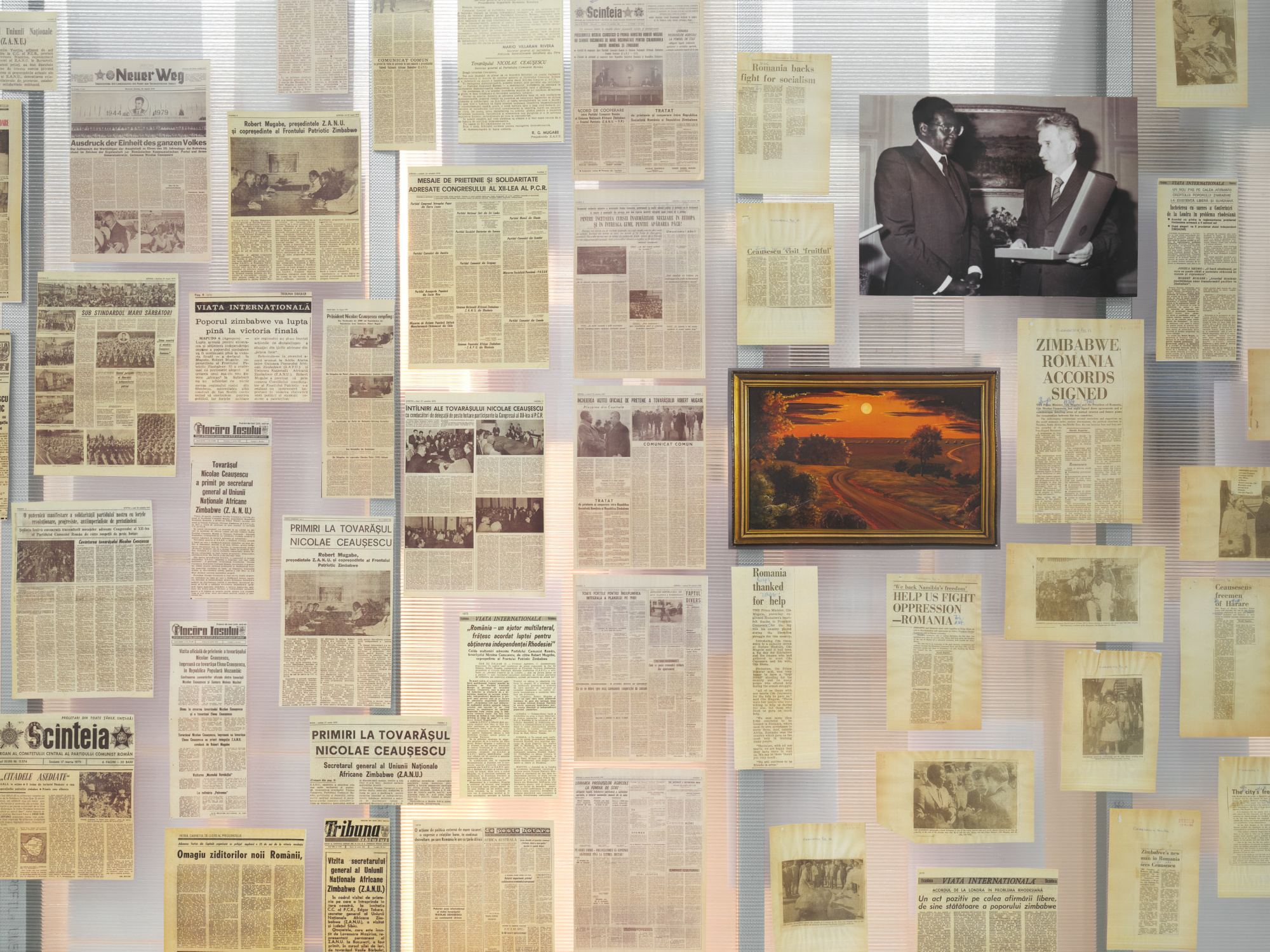 O expoziție cu încărcătură grea: „Have No Doubt of the Omnipotence of a Free People” la Galeria Catinca Tabacaru