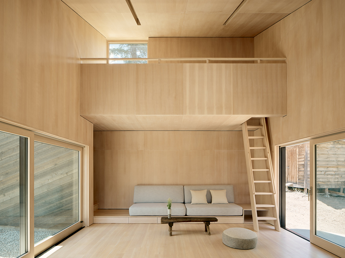 Arhitectură inspirată de pantele munților. Staggered Cabin, South Lake Tahoe, SUA