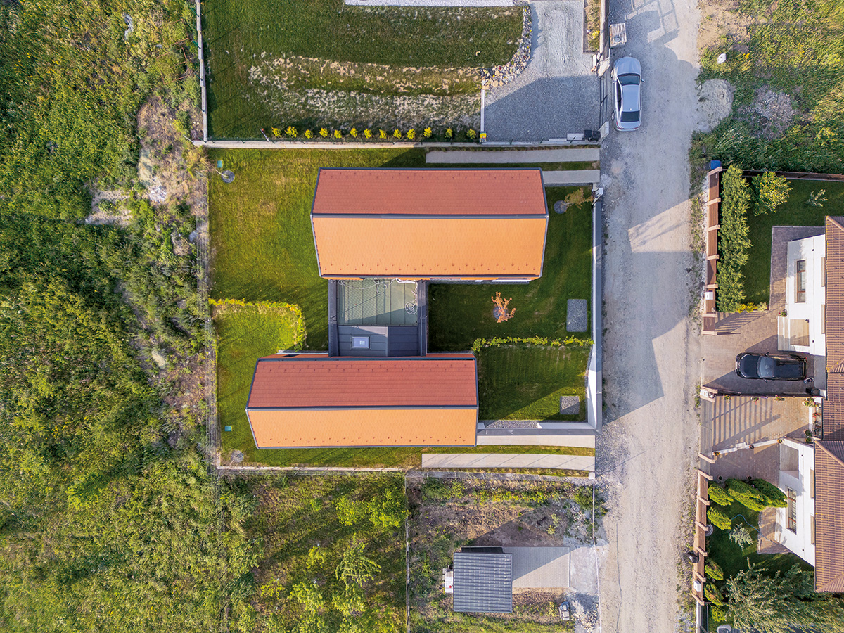 Locuințe cuplate, lângă Cluj-Napoca: arhetip rural, expresie contemporană