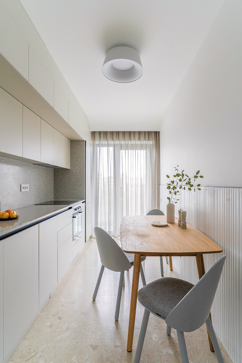 Continuitate și contrast. Apartament F108, București