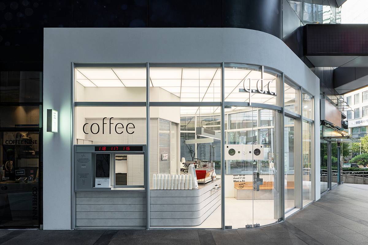 Pauza zilnică de cafea. QDC, Gangnam, Seul, Coreea de Sud