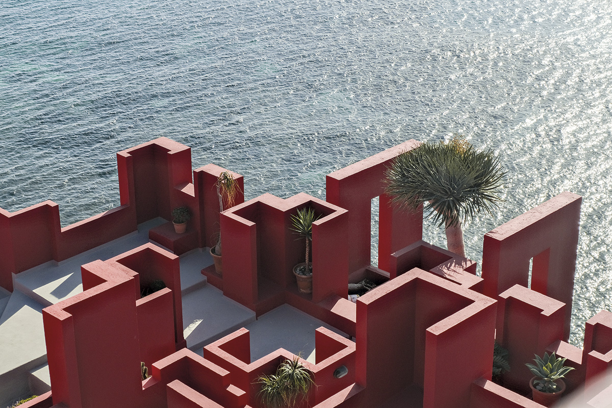 Dosar #213: La Muralla Roja. Revizitând un clasic al arhitecturii postmoderne