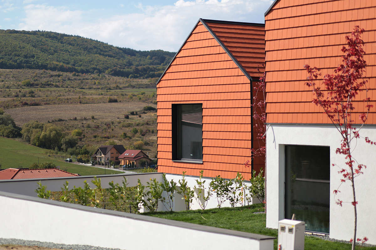 Locuințe cuplate, lângă Cluj-Napoca: arhetip rural, expresie contemporană