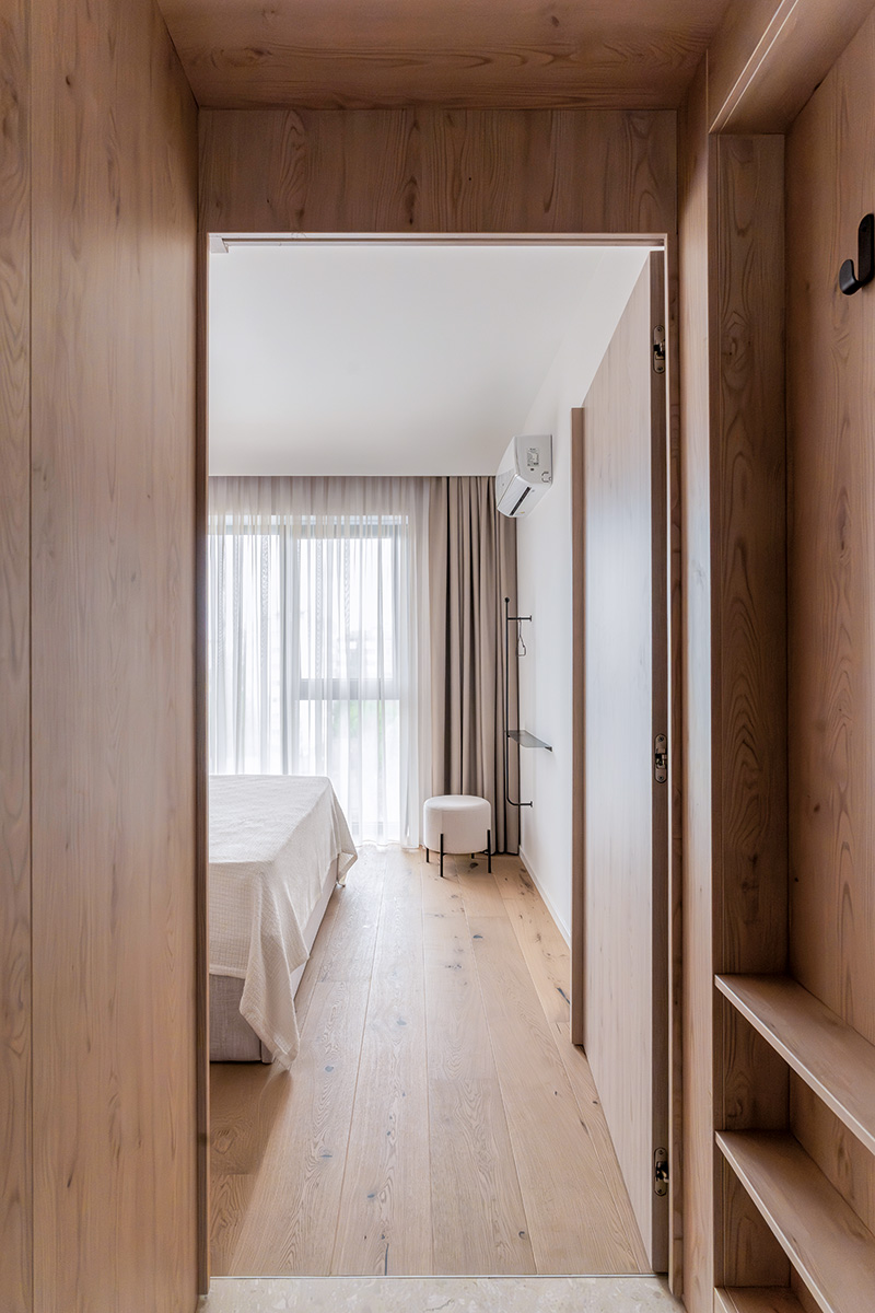 Continuitate și contrast. Apartament F108, București