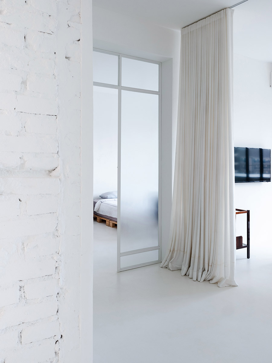 Material, lumini și umbre. Apartament CB, São Paulo, Brazilia