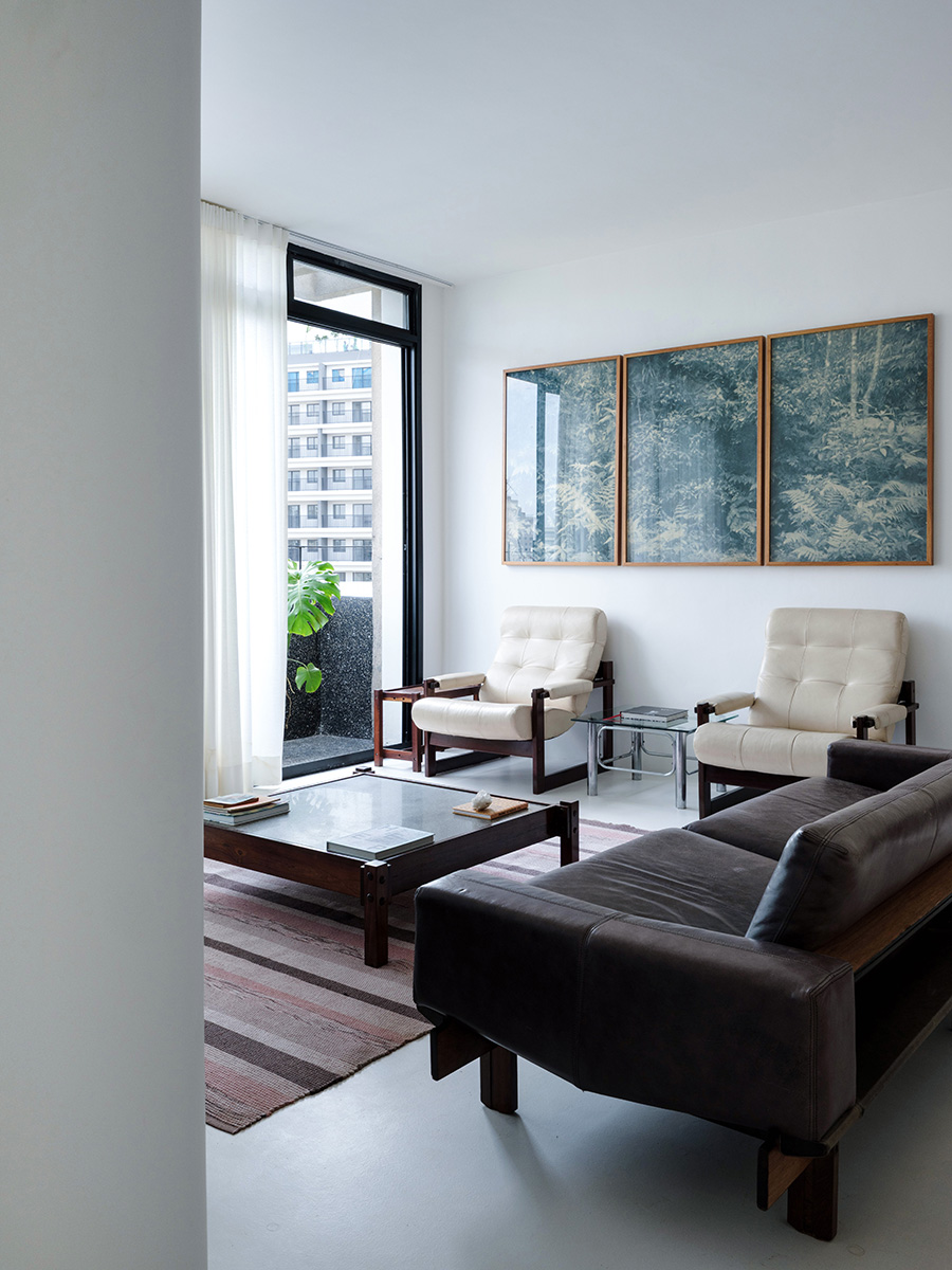 Material, lumini și umbre. Apartament CB, São Paulo, Brazilia