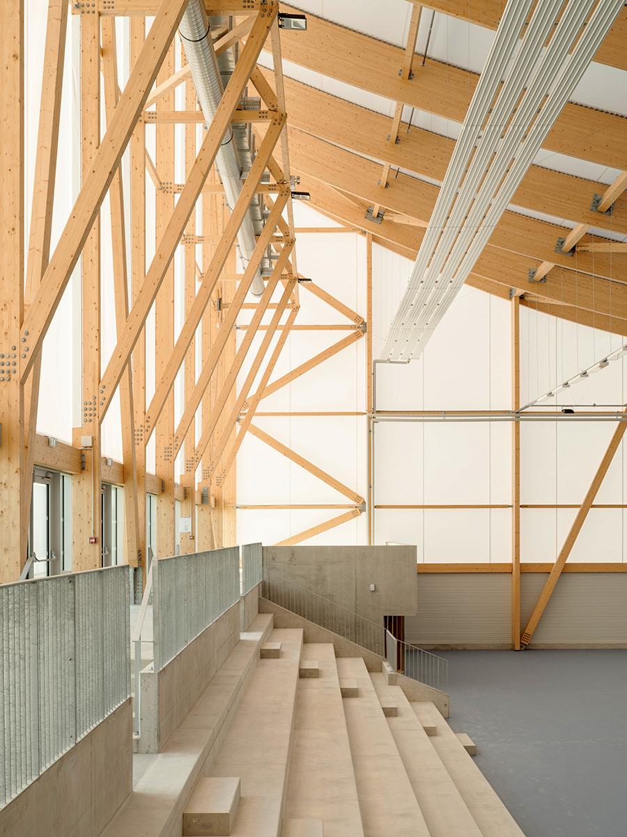 O identitate arhitecturală puternică pentru un complex dedicat mișcării. Centrul sportiv și cultural Marie-José Perec și sala de dans Josephine Baker, La Bouëxière, Ille-et-Vilaine, Franța