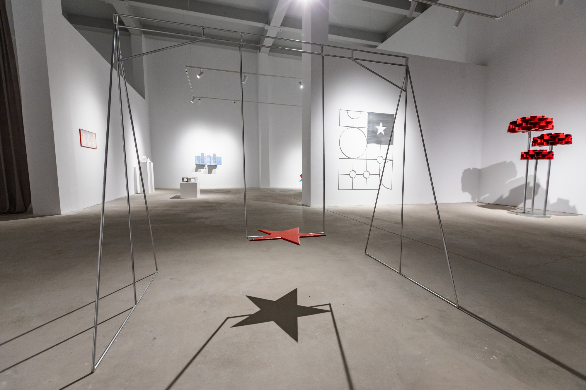 Laboratoriya: ruinele „unui viitor ce se imagina etern”. Andreea Ilie la Jecza Gallery București