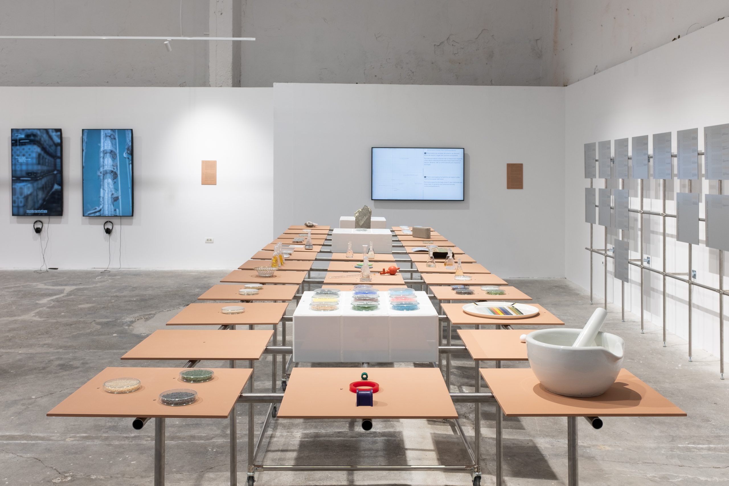 FABER prezintă expoziția „Legături Chimice” curatoriată de Martina Muzi la prima ediție a București Design Festival