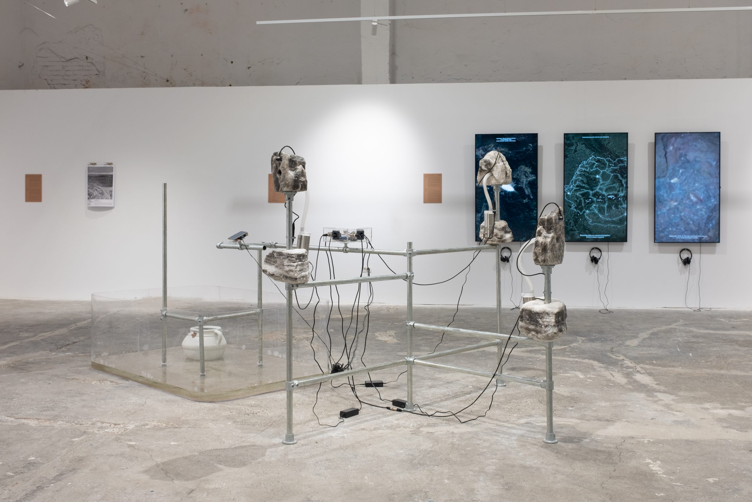 FABER prezintă expoziția „Legături Chimice” curatoriată de Martina Muzi la prima ediție a București Design Festival