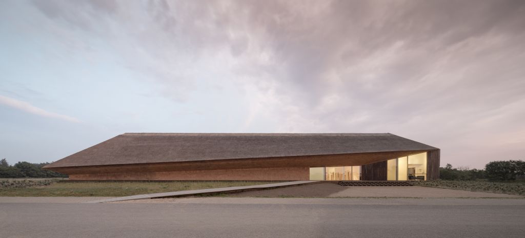 O mângâiere orizontală a pământului. Wadden Sea Centre