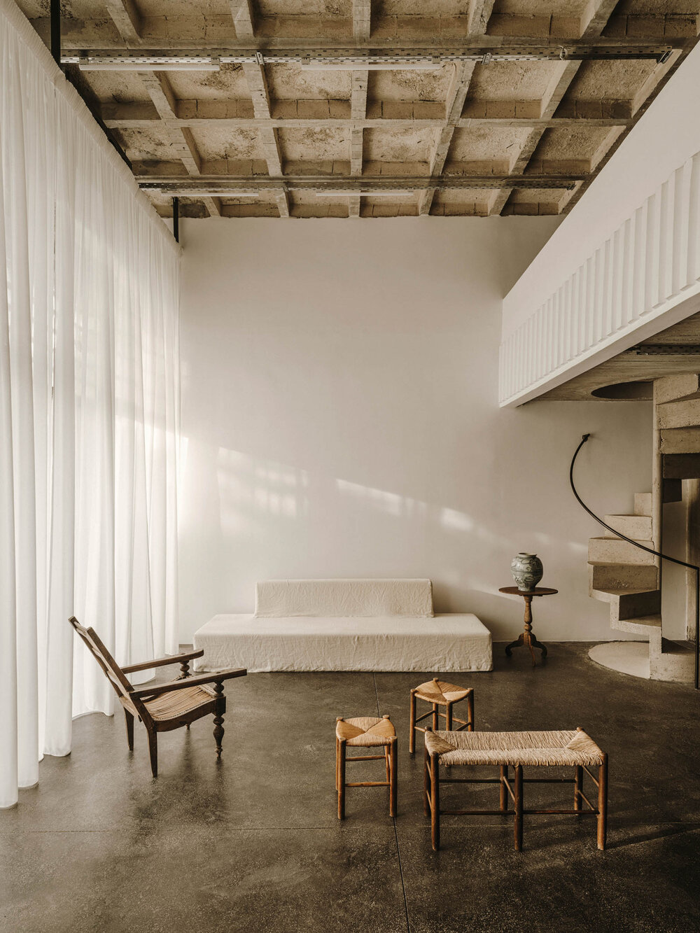 10AM LOFTS: rezidență creativă în centrul Atenei
