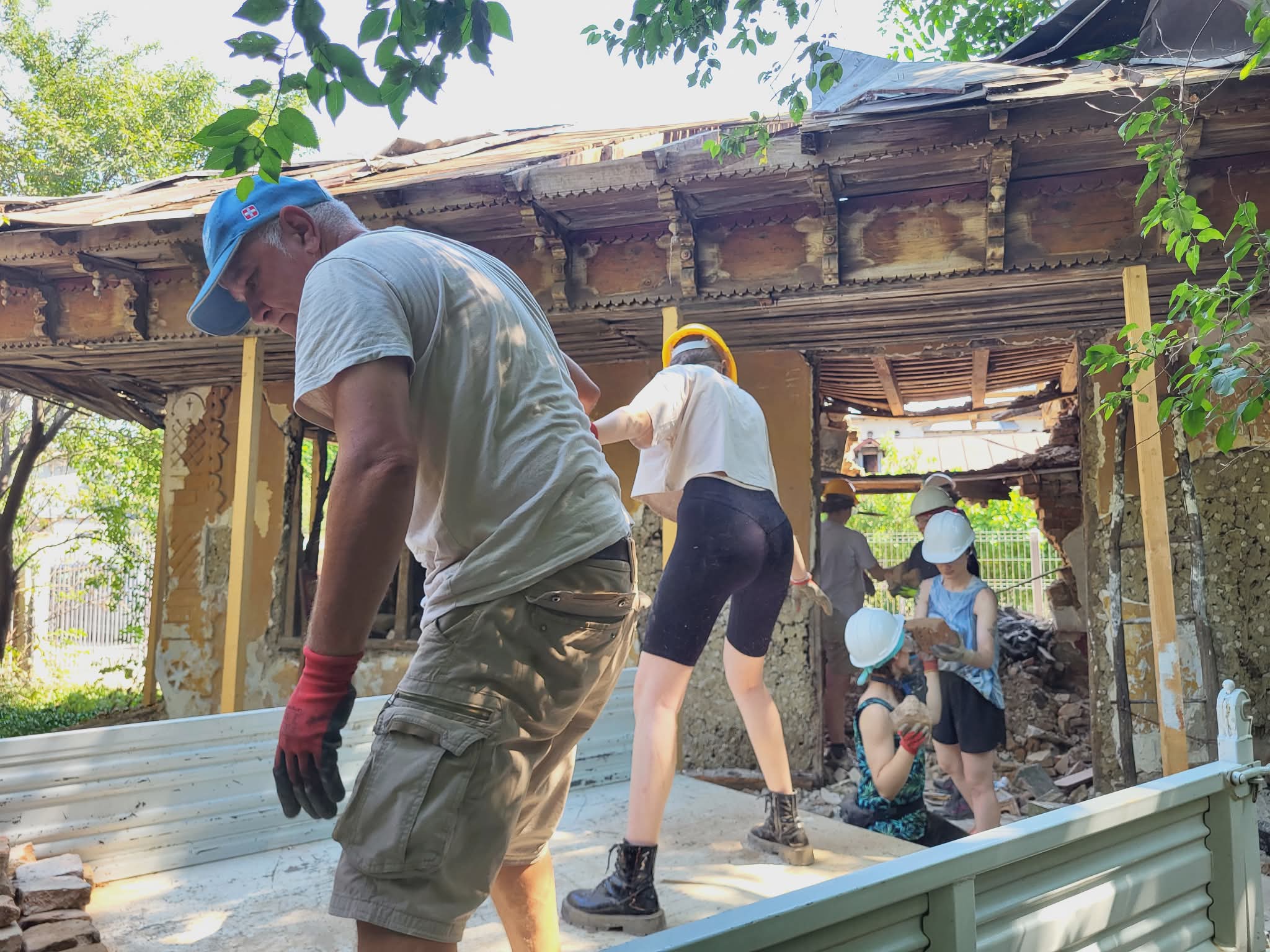 CASA LIȘCĂ, strămutată și restaurată în Buftea prin mobilizarea a peste 200 de voluntari