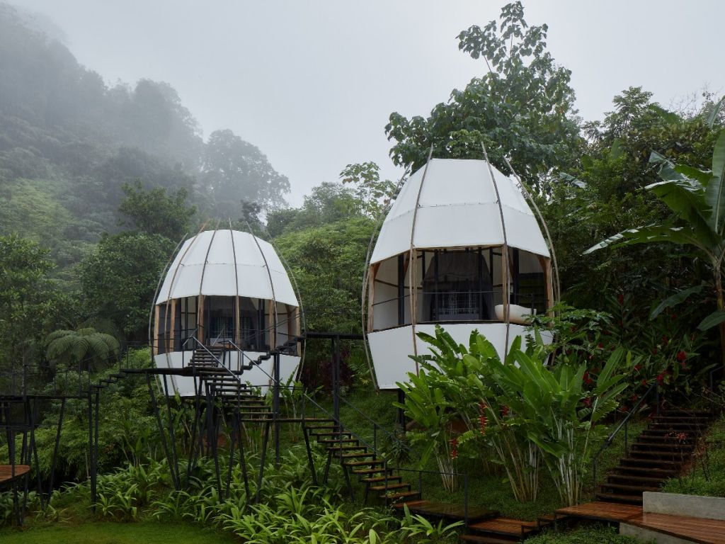 Trei birouri de arhitectură, trei vile în inima junglei. Art Villas Resort, Costa Rica