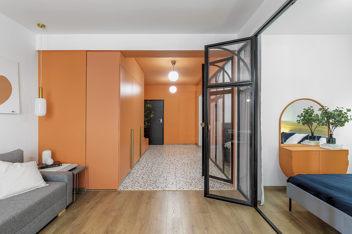 Arcuiri și oglindiri, într-un apartament de 56 mp