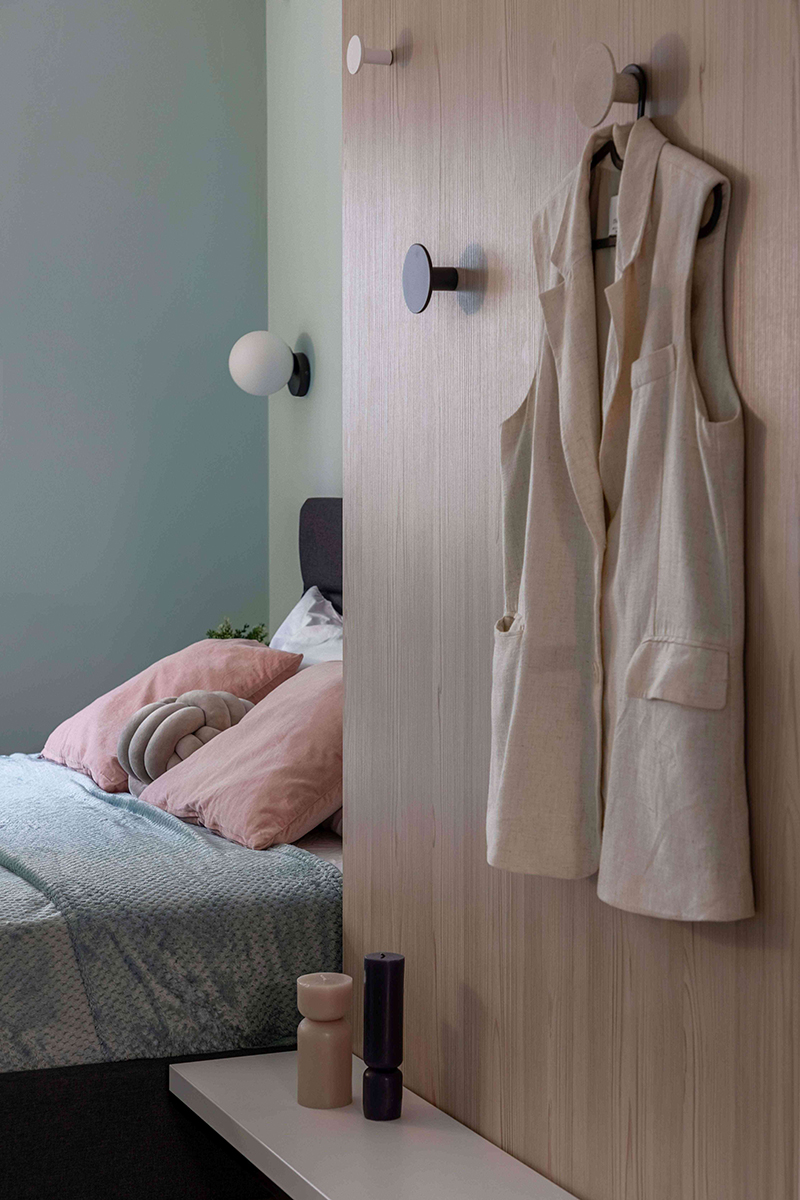 Accente de roz pentru un apartament jucăuș și primitor