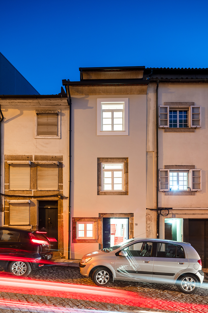 Ceramica în rolul de mediator între trecut și contemporaneitate. Unitate de cazare pe strada São Sebastião, Braga, Portugalia