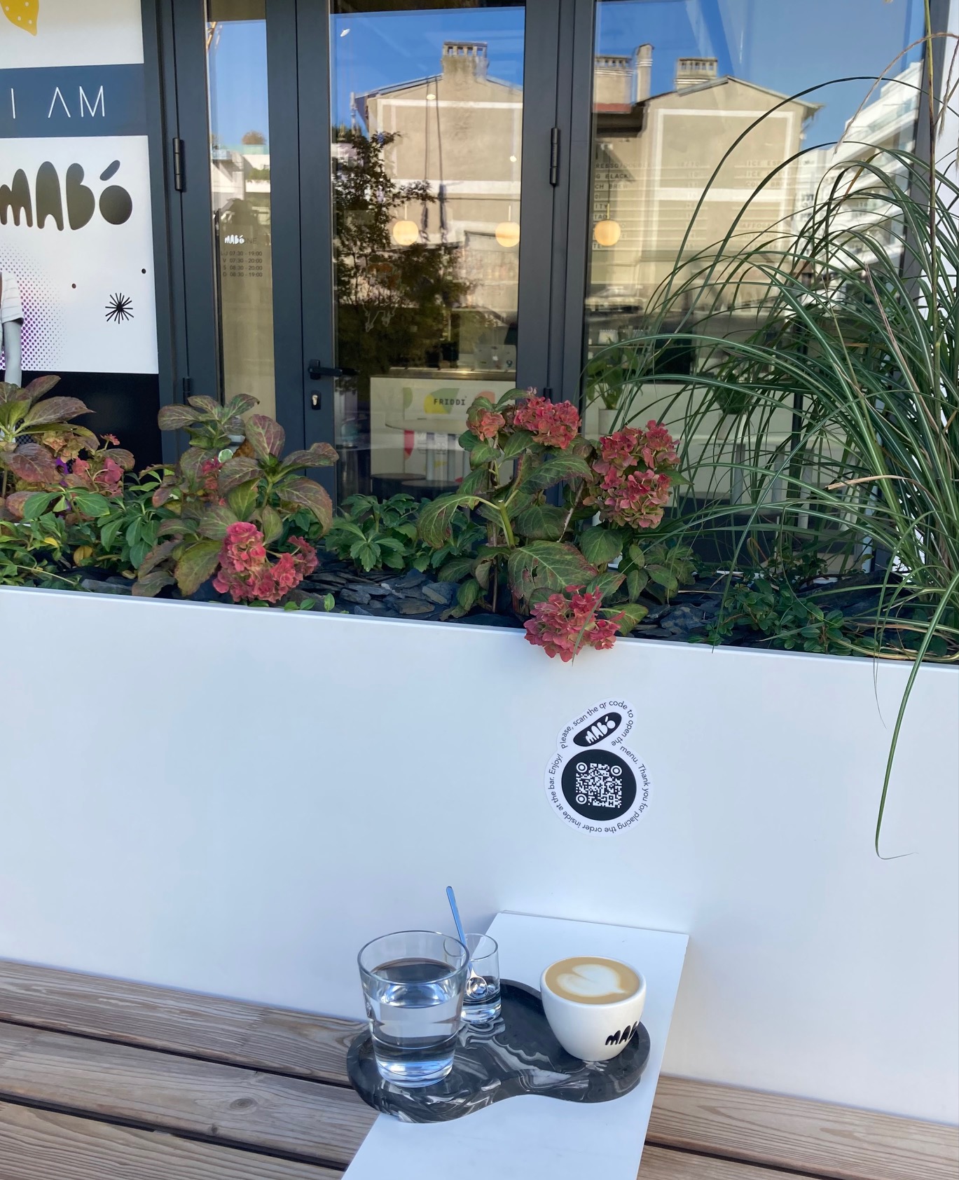 MABÓ ONE, cafea bună într-un spațiu dinamic