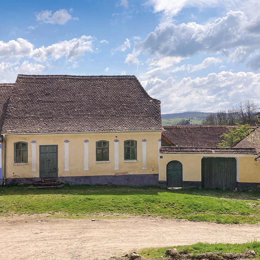 O casă inimoasă: House by the Church, Criț