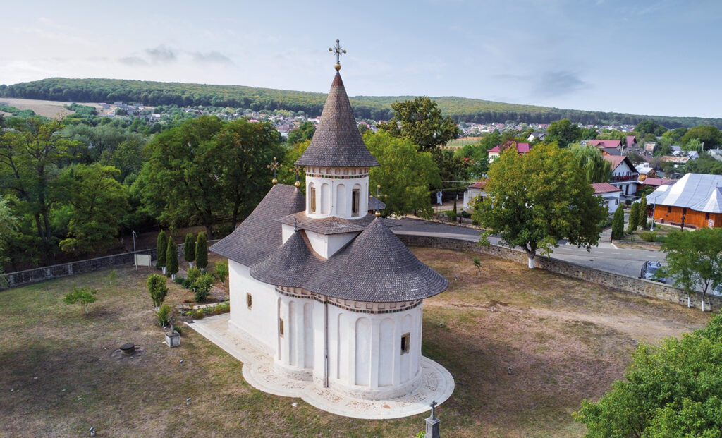 Restaurarea Bisericii „Înălțarea Sfintei Cruci” din Pătrăuți – un prilej de studiu și de reflecție a arhitecturii medievale moldovenești
