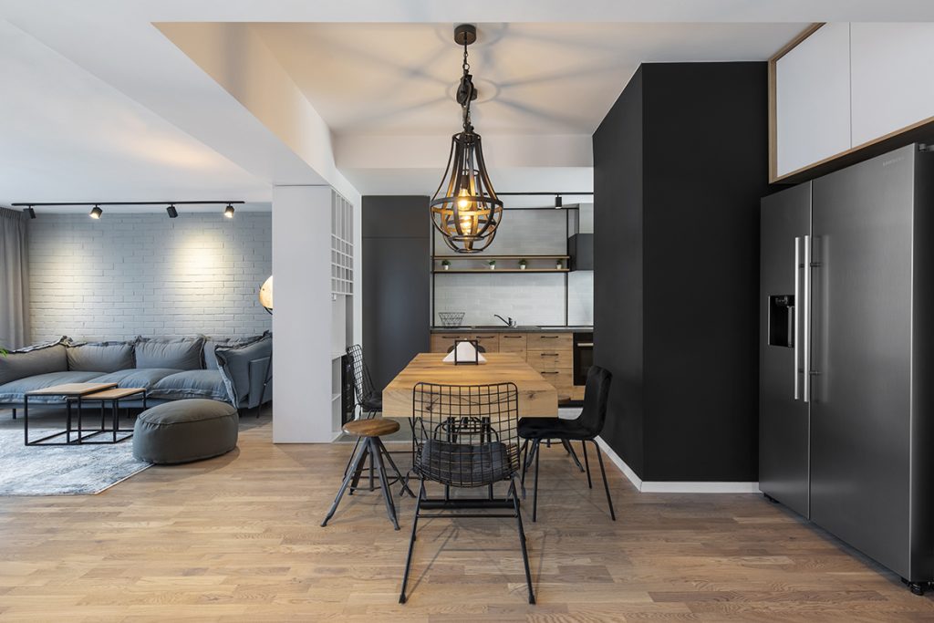 Industrial luminos într-un apartament din București