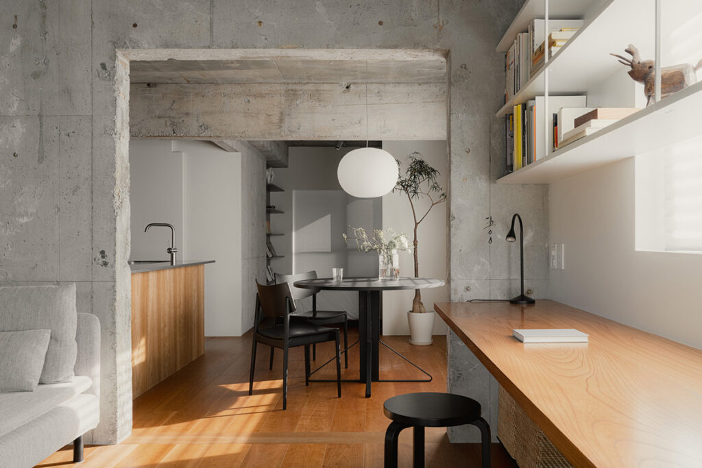 Cochilie de beton cu o inimă din lemn. Renovarea unui apartament din Tokyo