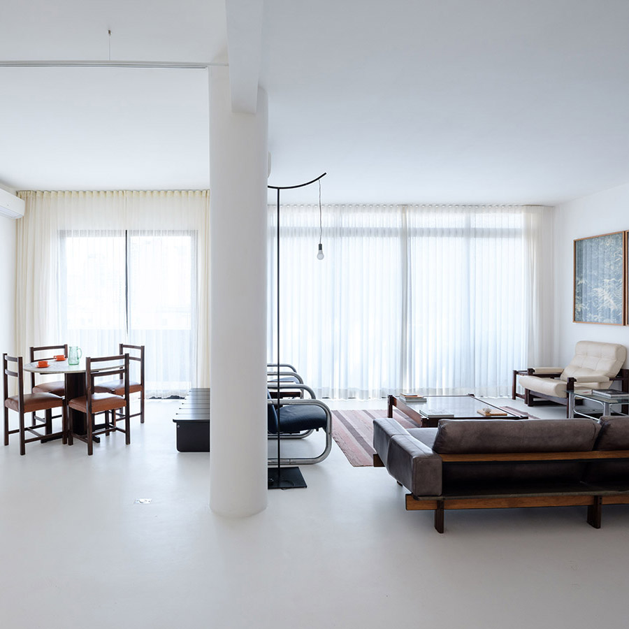 Material, lumini și umbre. Apartament CB, São Paulo, Brazilia