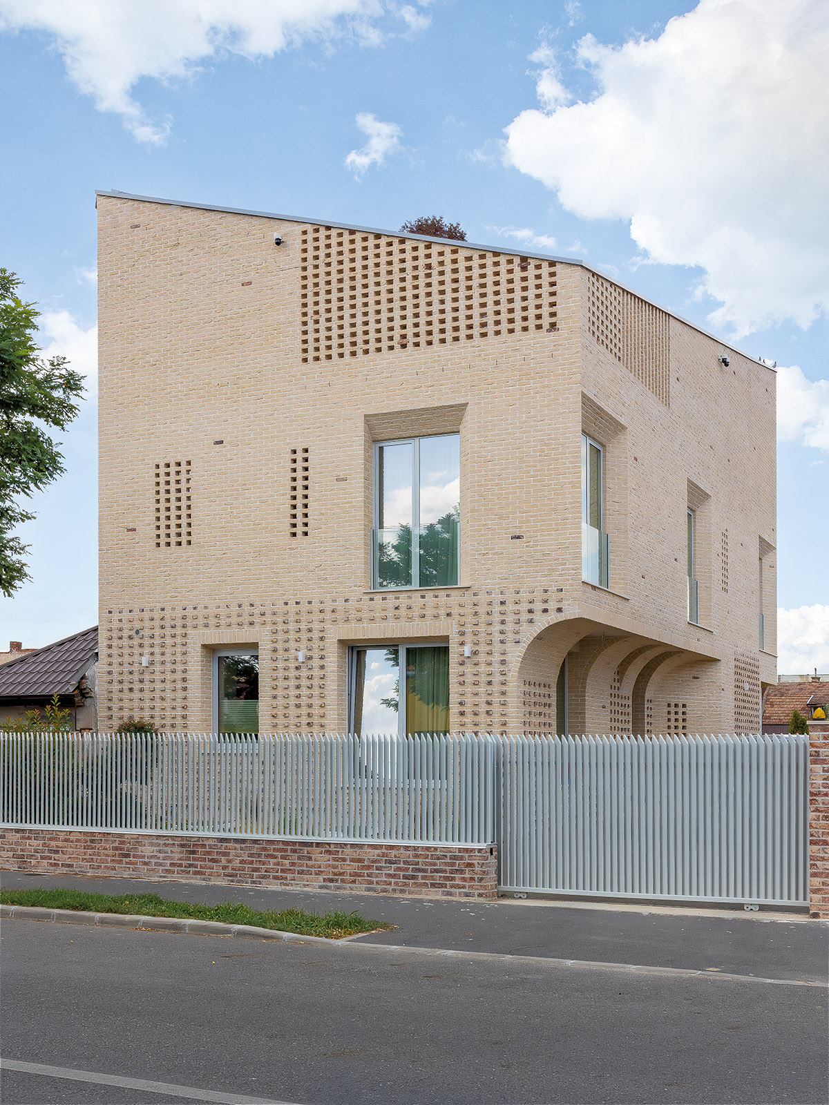 IG House. Expresia haptică a arhitecturii de cărămidă