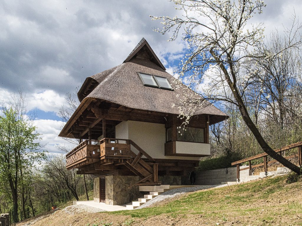 Casa din livadă
