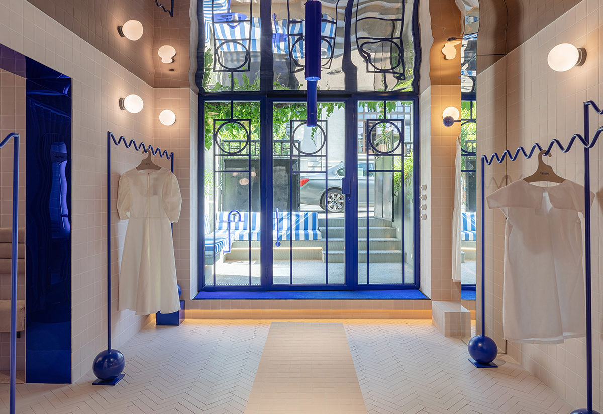 Roz palid și albastru ludic pentru un boutique din centrul Capitalei. Veron the Shop