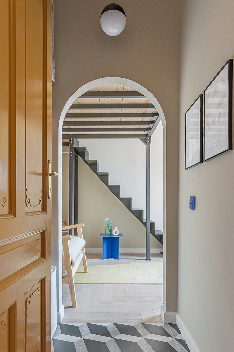 Design ingenios într-o clădire istorică. Sunset Studio, Adorján Apartments, Oradea