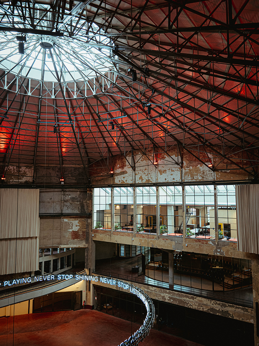 Un vechi circ transformat într-un dinamic hub urban. Wintercircus, Ghent, Belgia