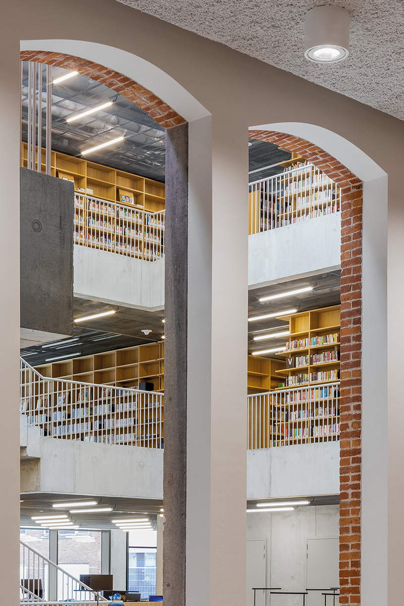 Utopia din cărămidă și beton. Biblioteca și Academia de Arte Performative din Aalst, Belgia