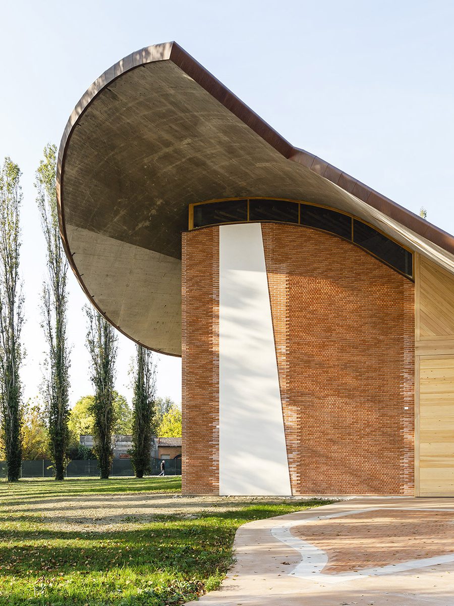 Lăcașul de cult ca organism. San Giacomo Apostolo, Ferrara, Italia