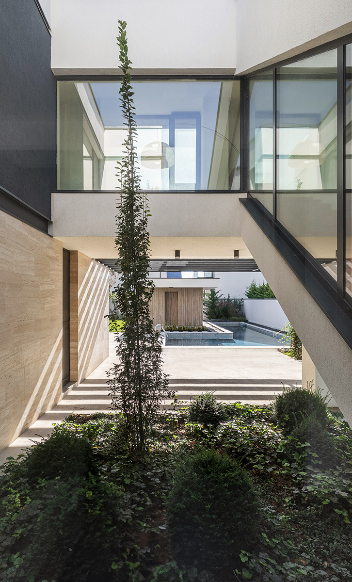 O casă cu o inimă verde