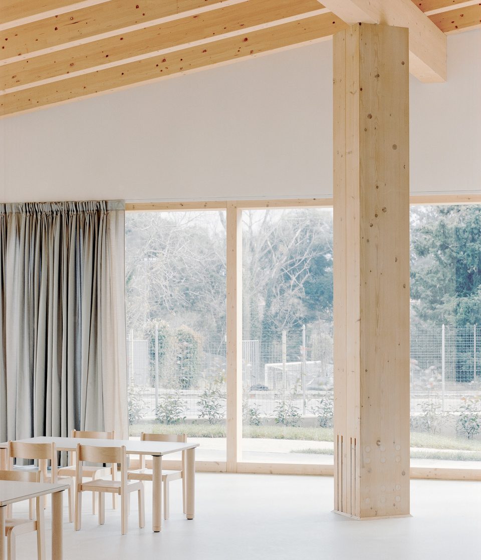 Arhitectura ca mod de revitalizare a procesului educational. Grădiniță în Sforzacosta, Macerata, Italia
