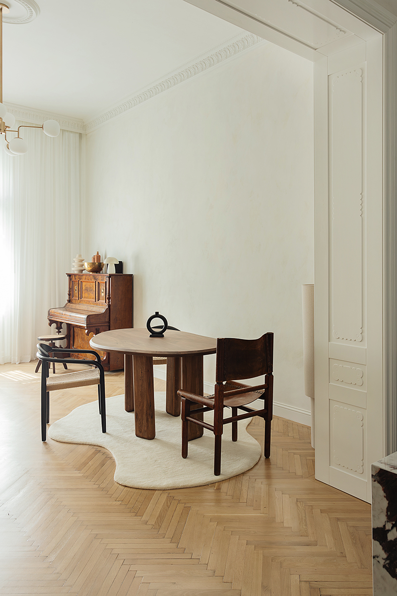 Un pod între istorie și prezent. The Grand Salon, Adorján Apartments, Oradea