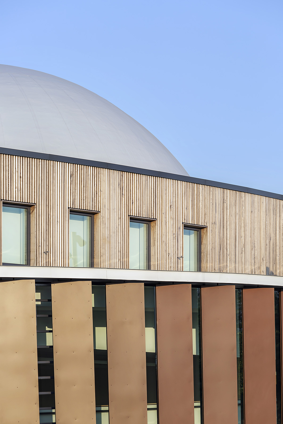 O elipsă în timp și spațiu: planetariul și observatorul Orionis