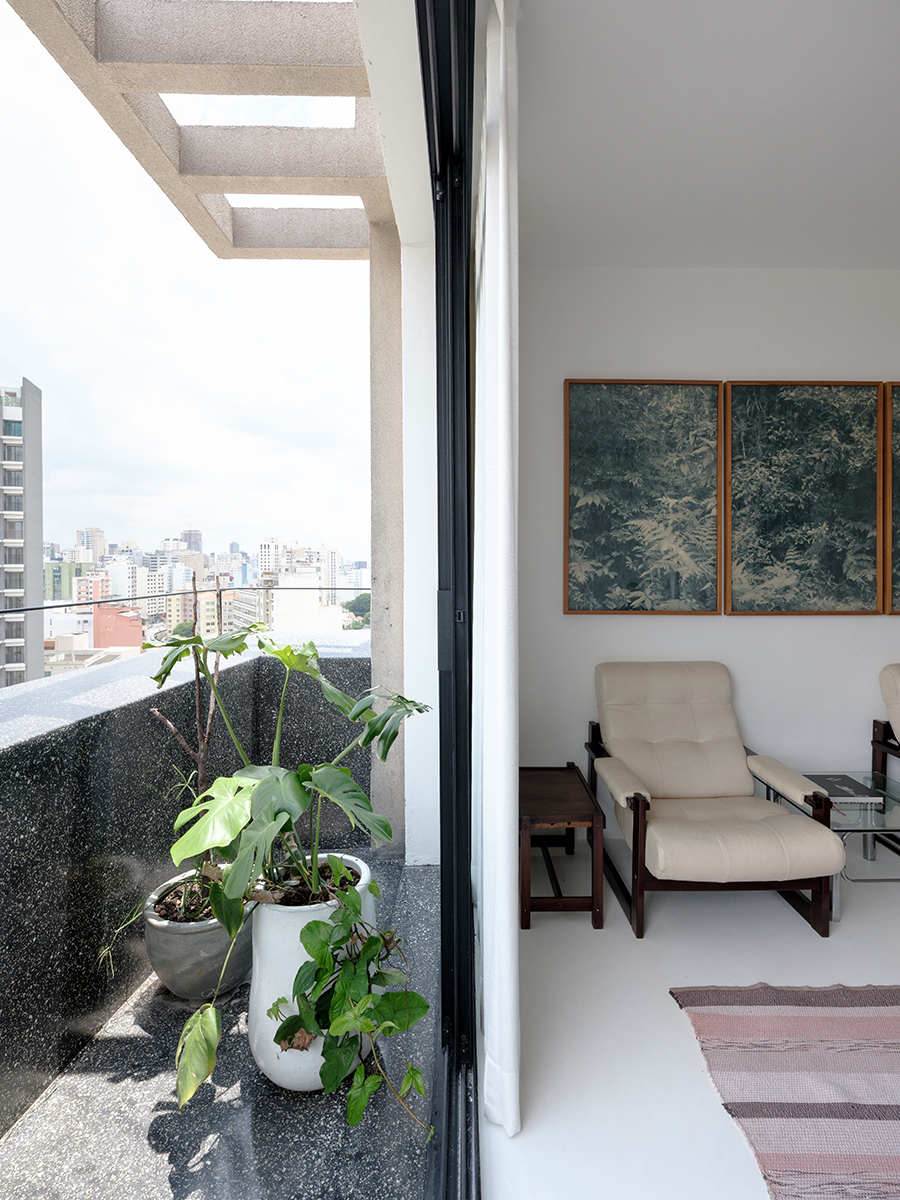 Material, lumini și umbre. Apartament CB, São Paulo, Brazilia