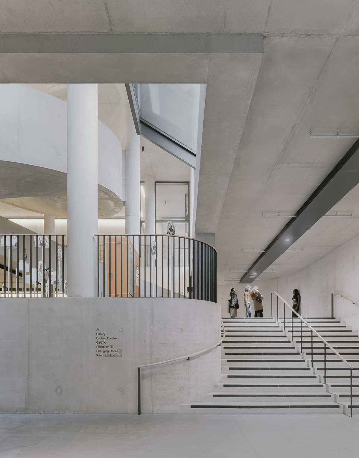Colegiul ca spațiu-fundal: noul London College of Fashion