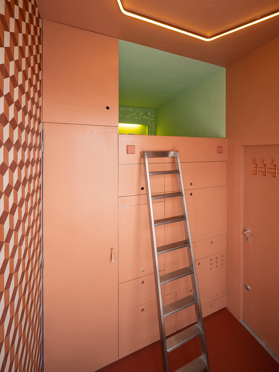 Cel mai „mare” apartament mic din lume. The Cabanon, Rotterdam