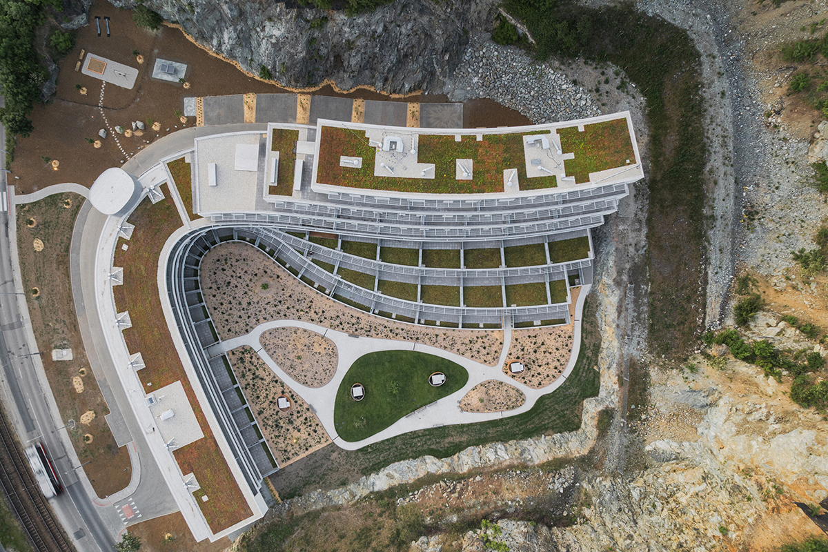 Un complex de apartamente dezvoltat pe locul unei foste carieră de piatră în Brno, Republica Cehă