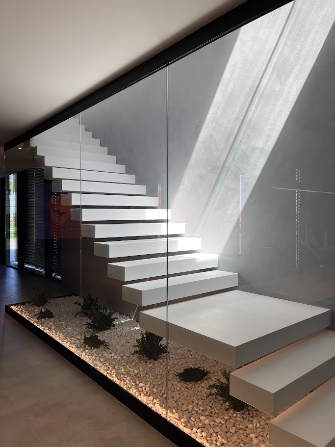Minimalism monocrom. Casa IB
