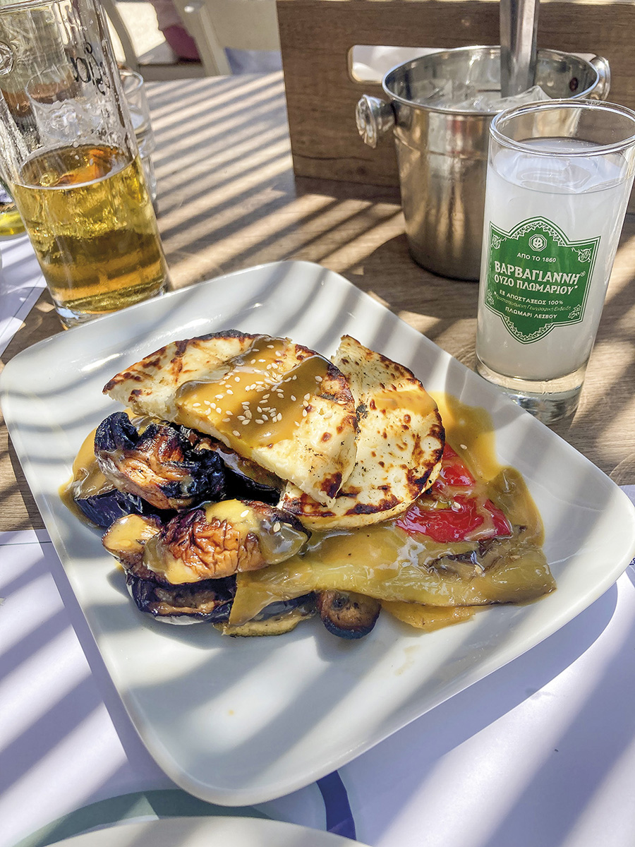 Sub semnul anasonului, la un pahar de raki sau două de ouzo