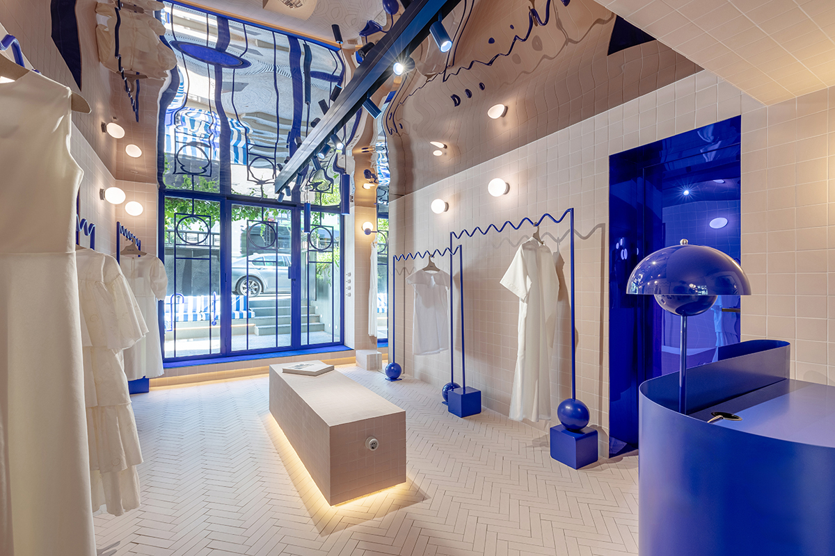 Roz palid și albastru ludic pentru un boutique din centrul Capitalei. Veron the Shop